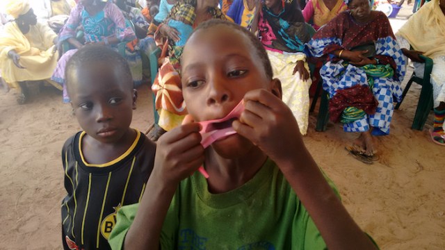 boy_with_broken_balloon